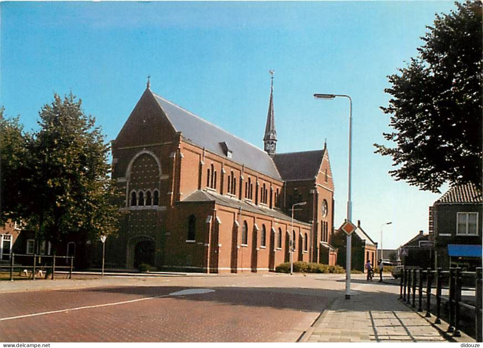 Pays-Bas - Nederland - Klundert - R K Kerk - Eglise - CPM - Voir Scans Recto-Verso - Autres & Non Classés
