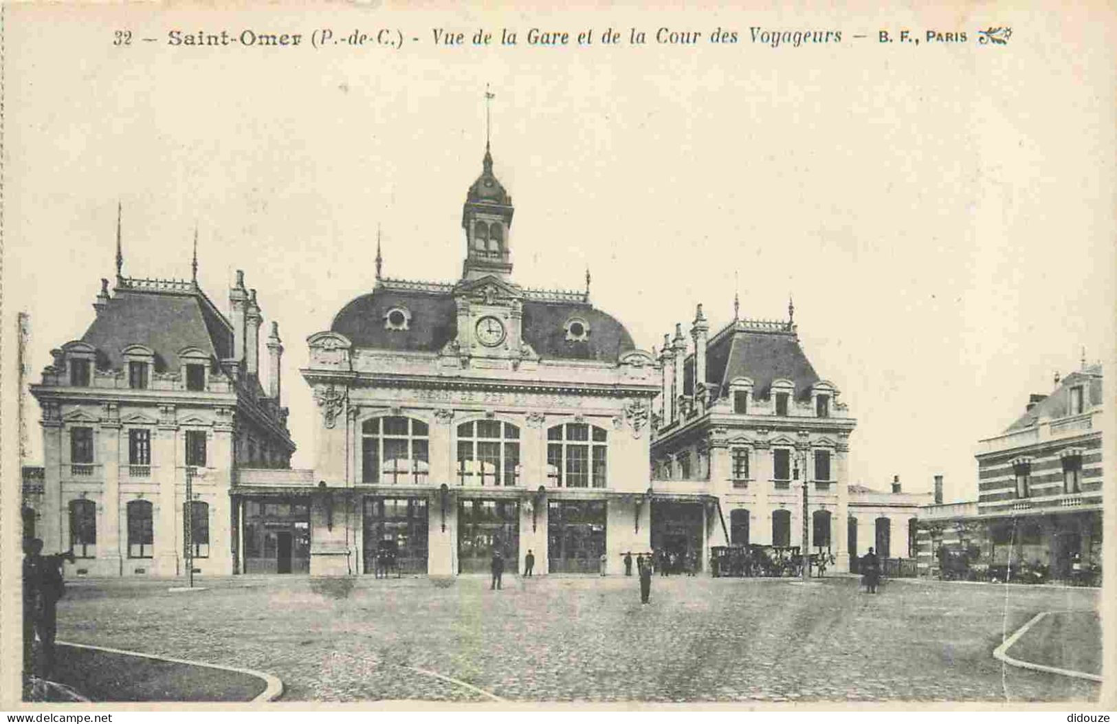 62 - Saint Omer - Vue De La Gare Et De La Cour Des Voyageurs - Animée - CPA - Voir Scans Recto-Verso - Saint Omer