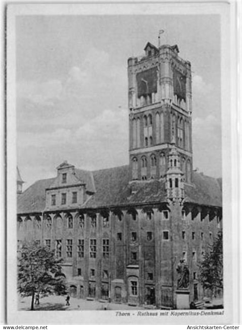 39119511 - Thorn / Torun. Rathaus Mit Kopernikus-Denkmal Ungelaufen  Sehr Gut Erhalten. - Poland