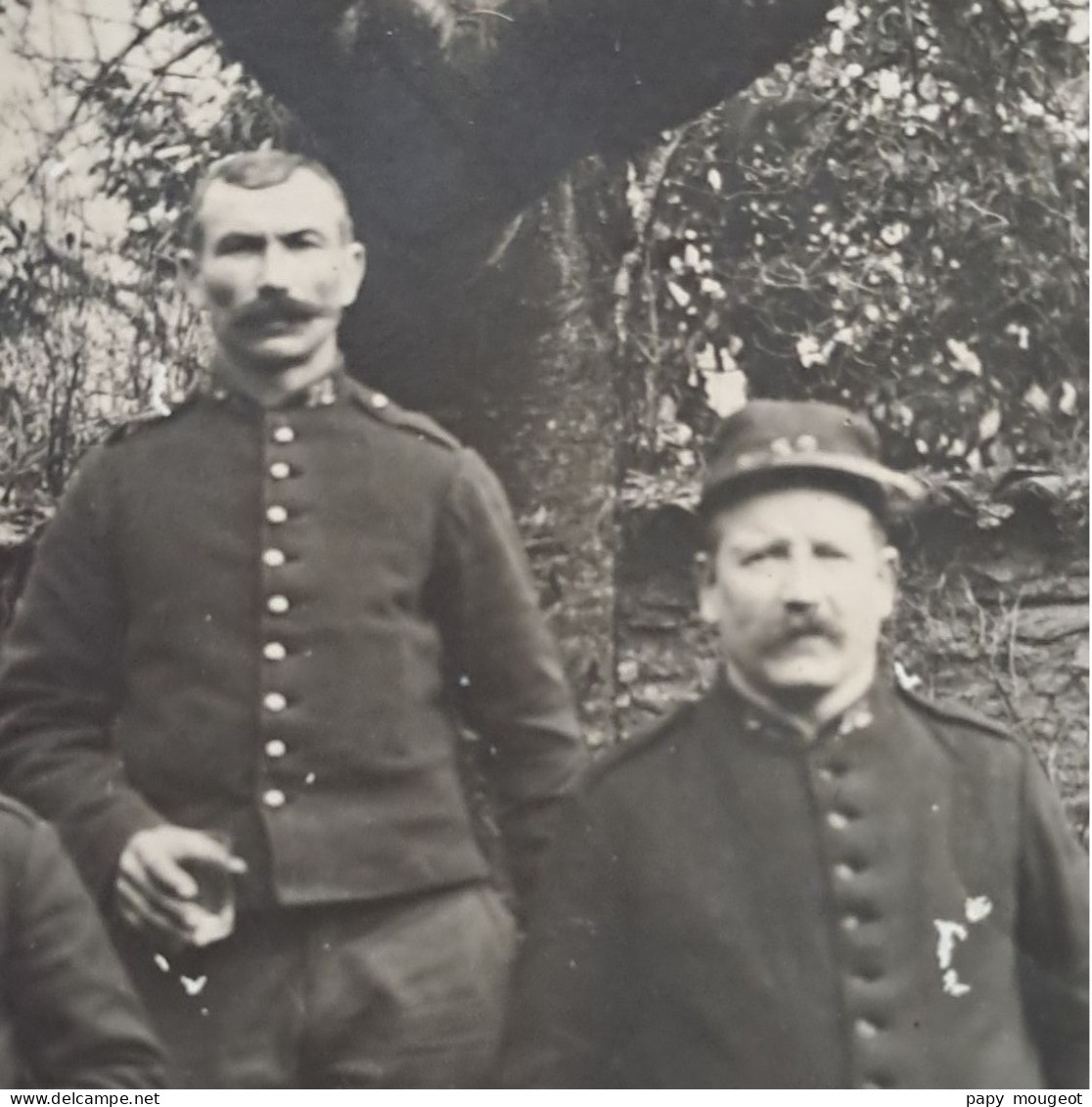 72ème Régiment Territorial D'Infanterie - Cholet (49) 3 Soldats Trinquent - Carte Abîmée Au Dos (état) - Guerre, Militaire