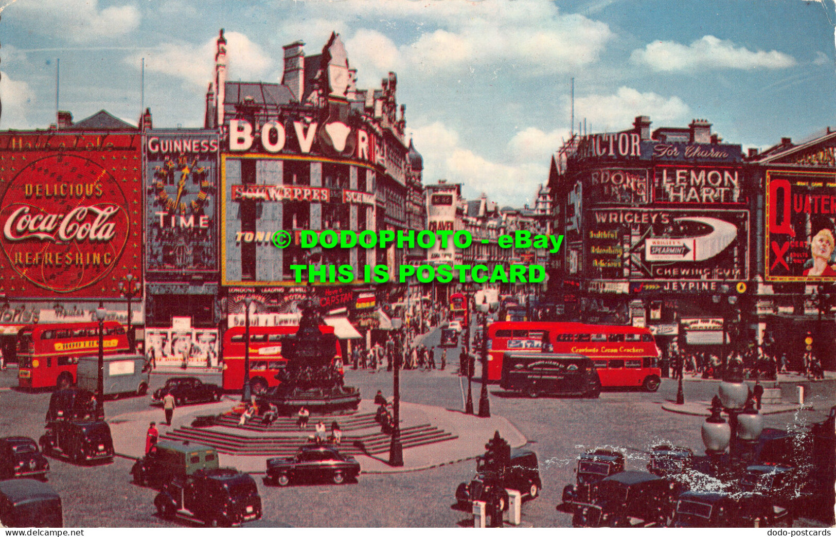 R467182 London. Piccadilly Circus. The Photographic Greeting Card. Natural Colou - Autres & Non Classés
