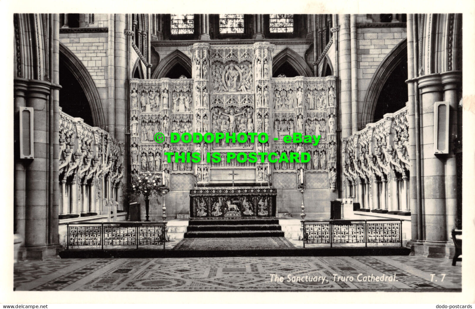 R467257 Truro Cathedral. Te Sanctuary. RP. Postcard - Welt