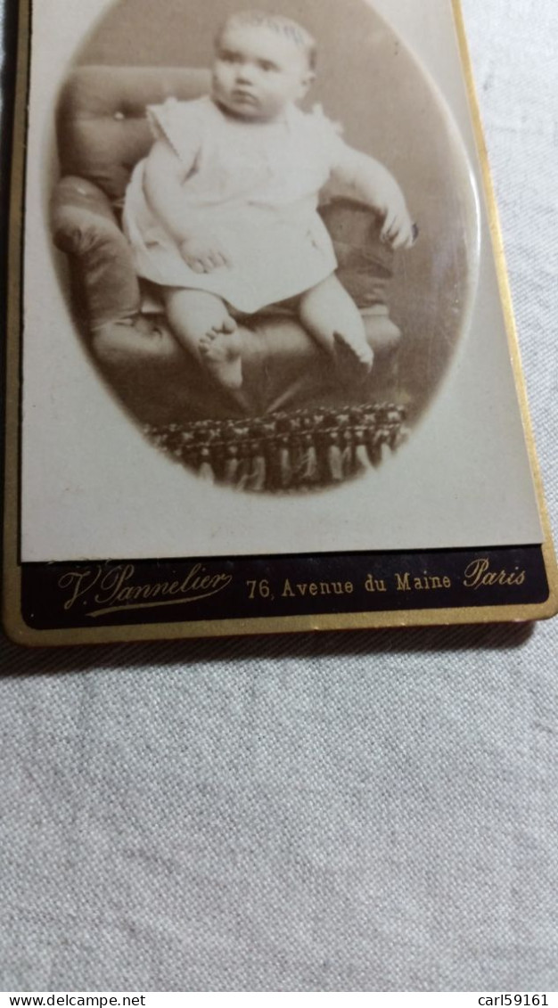Photo CDV -  BEBE  DANS UN FAUTEUIL D ENFANT  - PHOTO   PANNELIER   PARIS - Anciennes (Av. 1900)