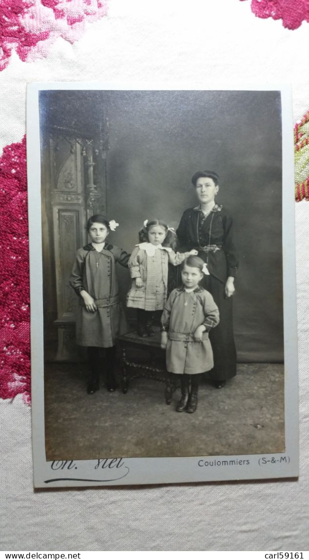 Photo GRAND FORMAT CDV -  GROUPE  D  ENFANTS AVEC UNE FEMME -   PHOTO VIEL COULOMMIERS - Old (before 1900)