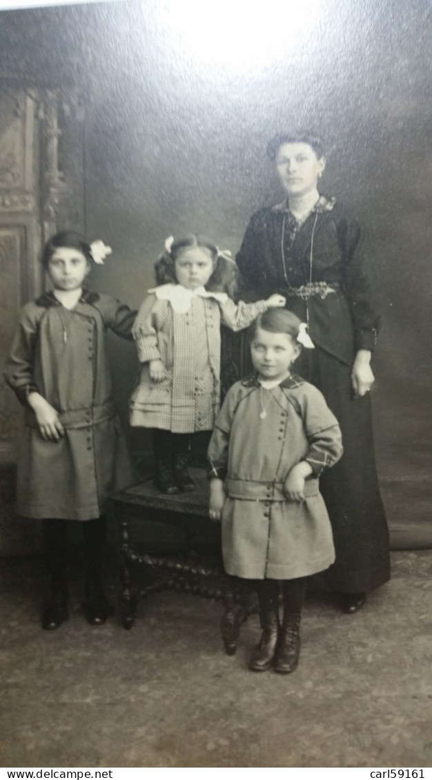 Photo GRAND FORMAT CDV -  GROUPE  D  ENFANTS AVEC UNE FEMME -   PHOTO VIEL COULOMMIERS - Anciennes (Av. 1900)