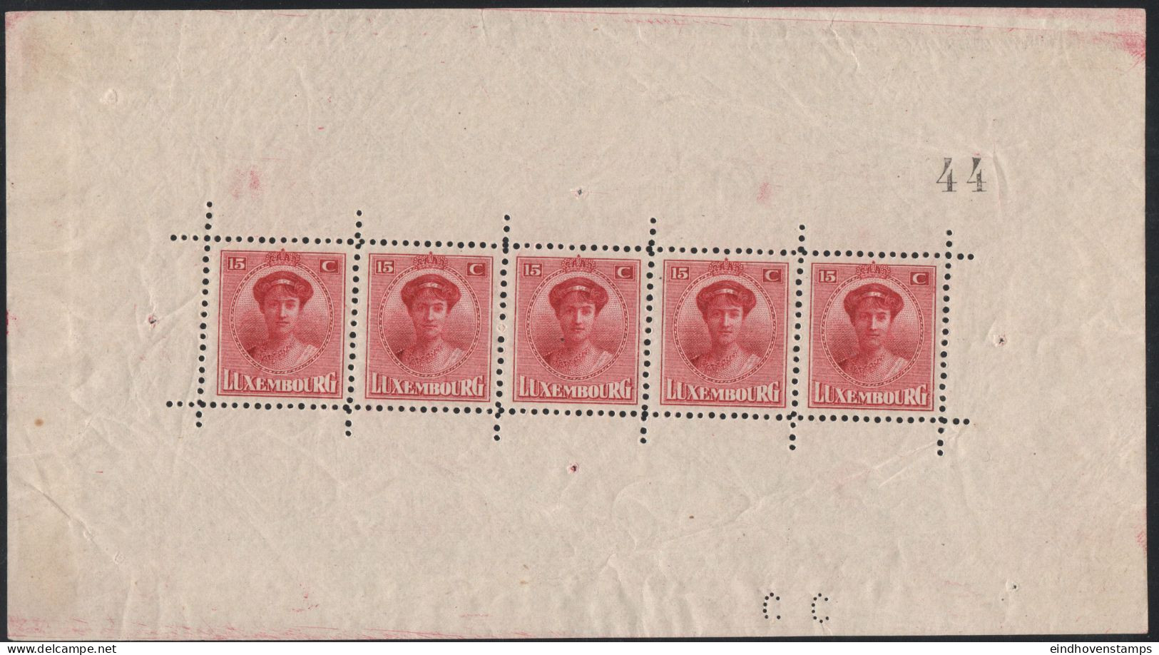 Luxemburg 1921 Minisheet Of 5 Stamps Charlotte MNH Left Side Ungommed, Some Usual Wrinkles Outside The Stamps - 1921-27 Charlotte De Face