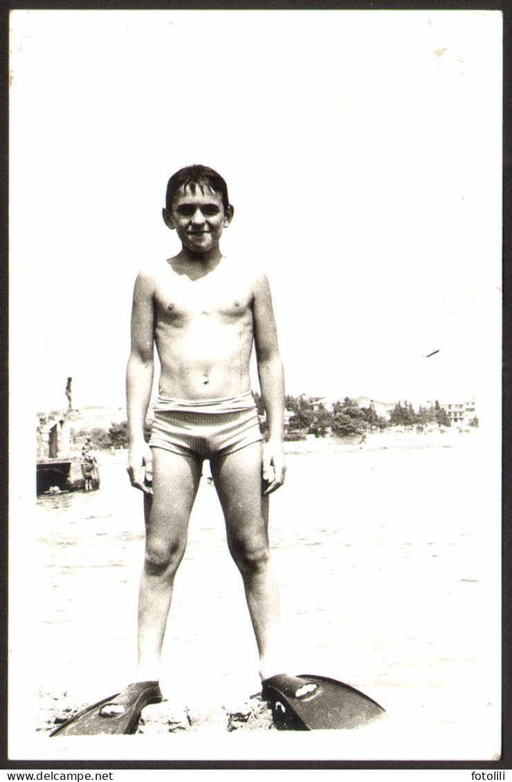 Man Guy Boy On Beach Old Photo 9x12 Cm #41280 - Personnes Anonymes