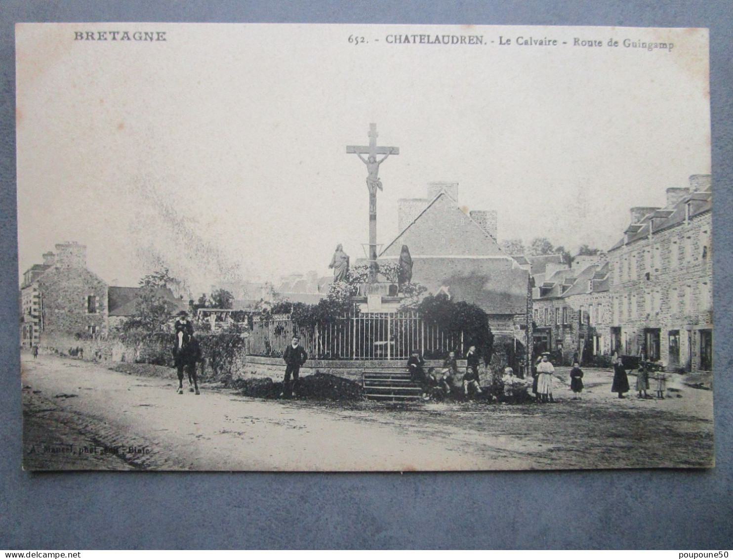 CPA  22 Côtes Du Nord CHATELAUDREN - Le Calvaire Route De Guingamp, Cavalier à Cheval Vers 1910 - Châtelaudren