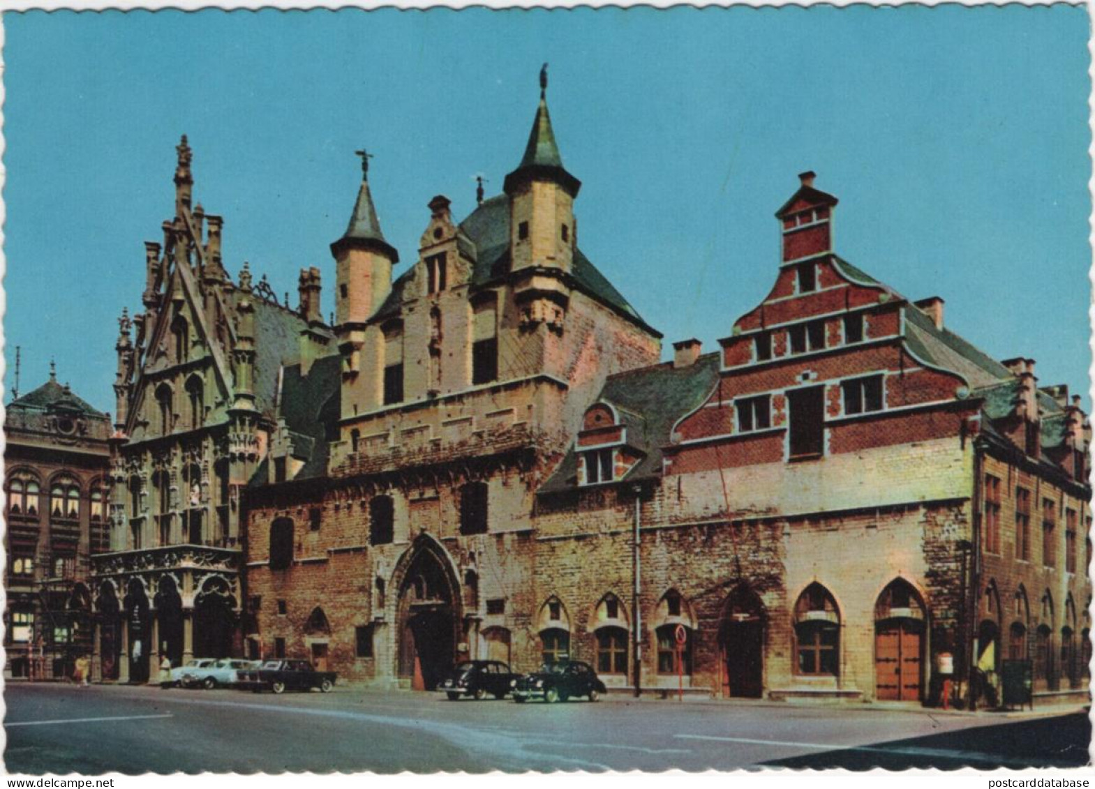 Mechelen Stadhuis - & Old Cars - Malines