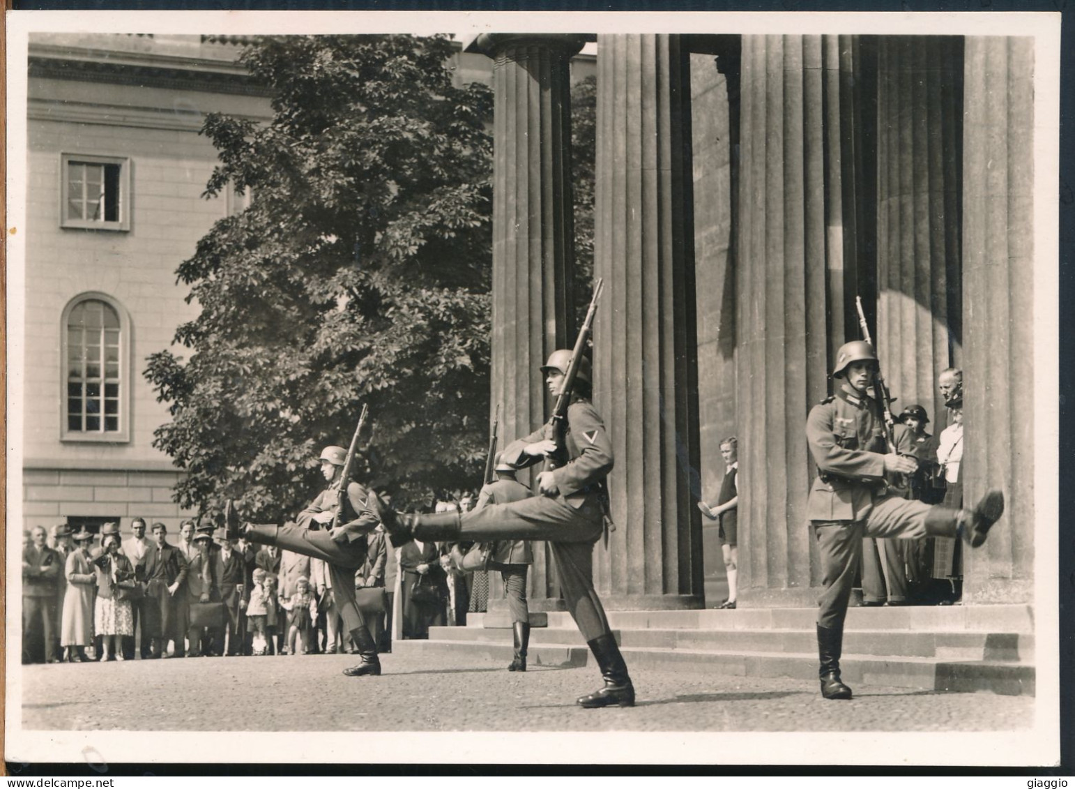 °°° 31056 - GERMANY - BERLIN - ABLOSUNG DER WACHTPOSTEN VOR DEM EHRENMAL °°° - Sonstige & Ohne Zuordnung