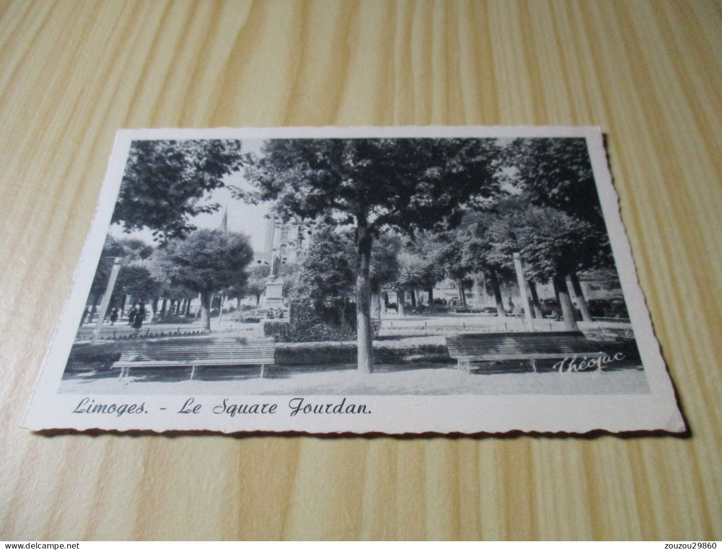 CPA Limoges (87).Le Square Jourdan - Carte Animée. - Limoges
