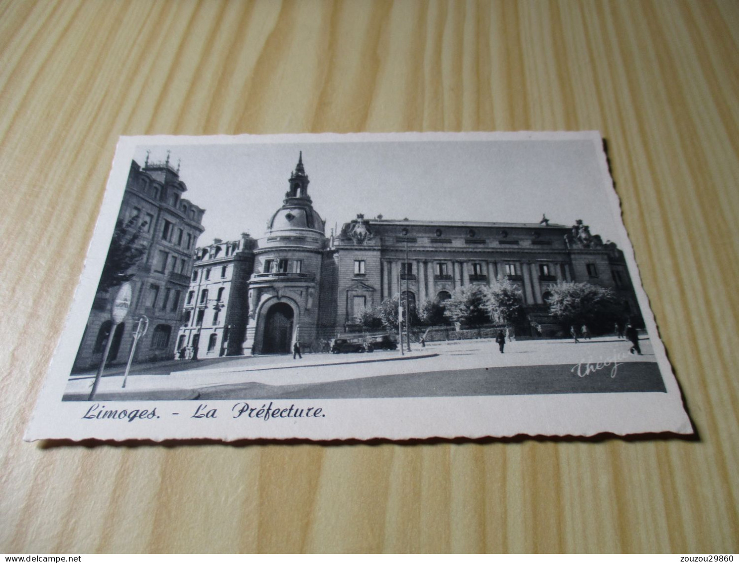 CPA Limoges (87).La Préfecture - Carte Animée. - Limoges