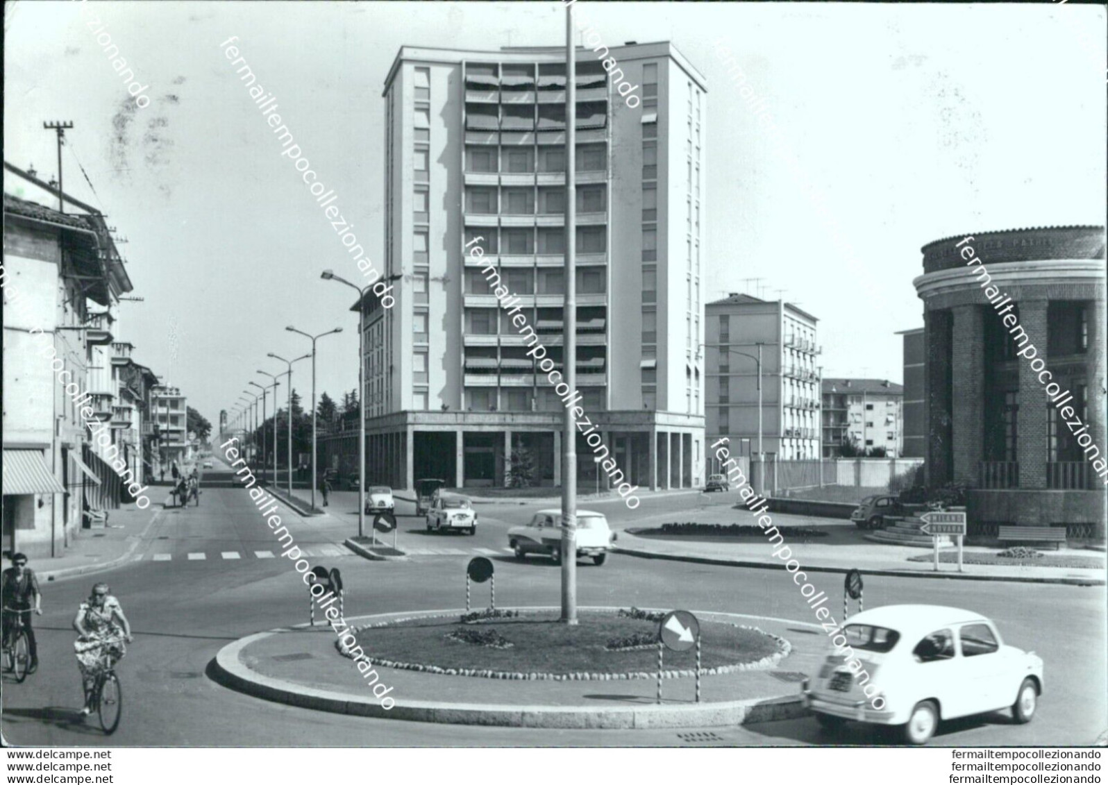 Bf102 Cartolina Gallarate Piazza S.lorenzo E Viale Milano Provincia Di Varese - Varese