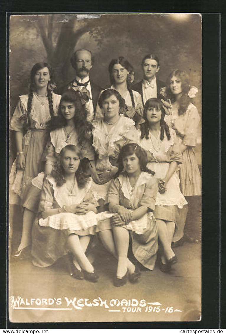 AK Walford, Welsh Maids, Gruppenbild Der Damen  - Music And Musicians