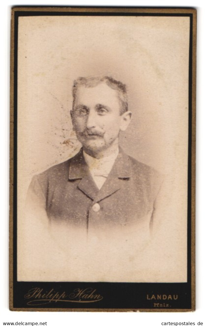 Fotografie Philipp Hahn, Landau /Pfalz, Waffenstrasse, Portrait Bürgerlicher Herr Mit Moustache  - Anonymous Persons