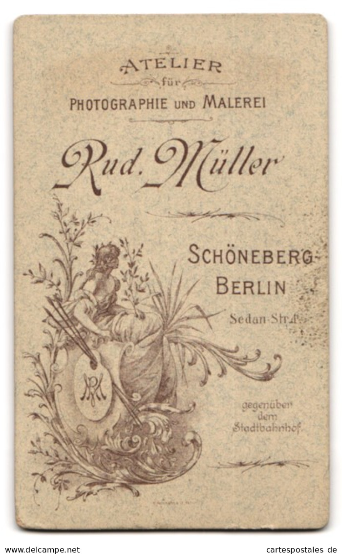 Fotografie Rud. Müller, Berlin-Schöneberg, Sedan-Strasse 1, Portrait Junge Dame Mit Zurückgebundenem Haar  - Anonieme Personen