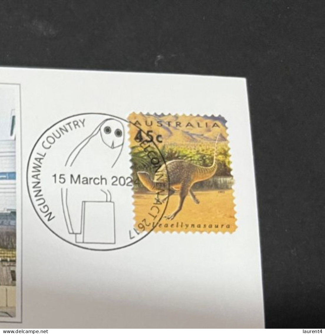 17-5-2024 (5 Z 23) Australian Running Dinosaur Stamp (Dinosaur & 1st April 2024) - Préhistoriques