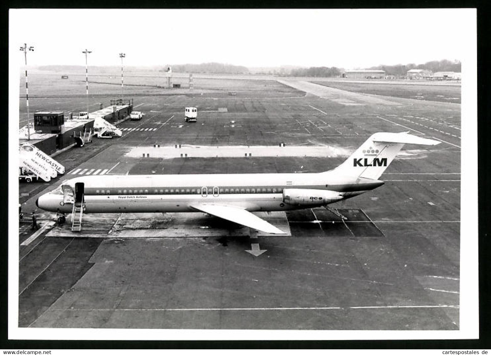 Fotografie Flughafen Newcastle, Flugzeug Douglas DC-9, Passagierflugzeug Der KLM, Kennung PH-DNP  - Aviation