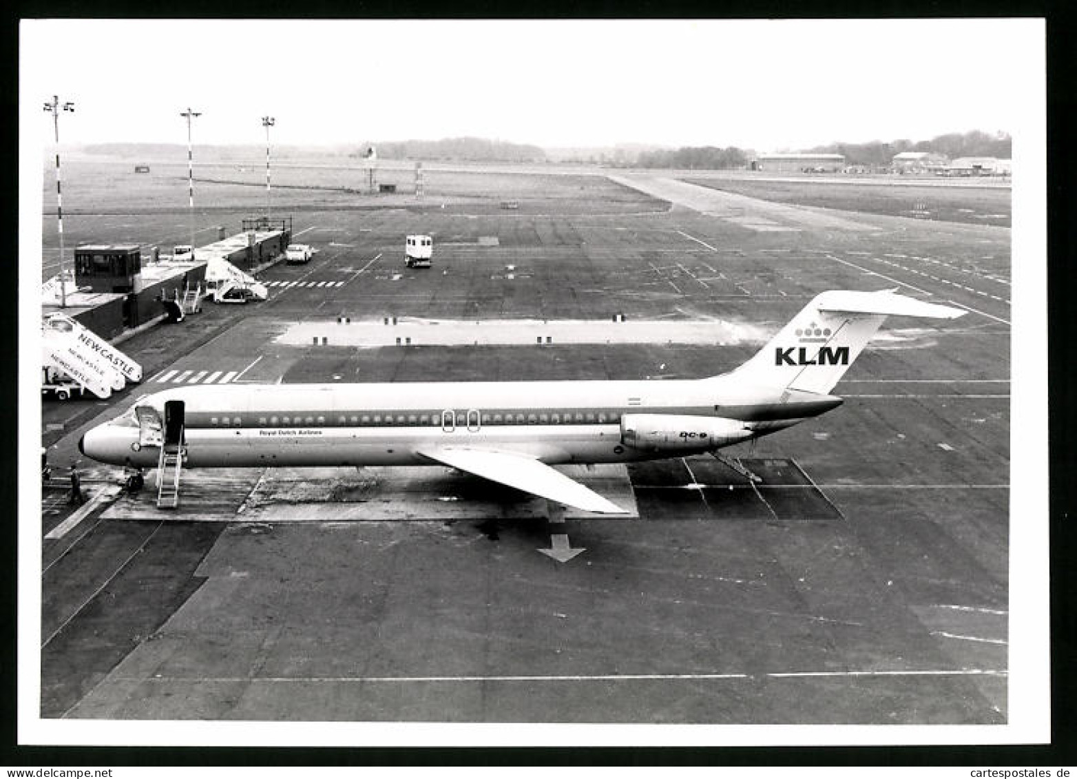 Fotografie Flughafen Newcastle, Flugzeug Douglas DC-9, Passagierflugzeug Der KLM, Kennung PH-DNP  - Luchtvaart