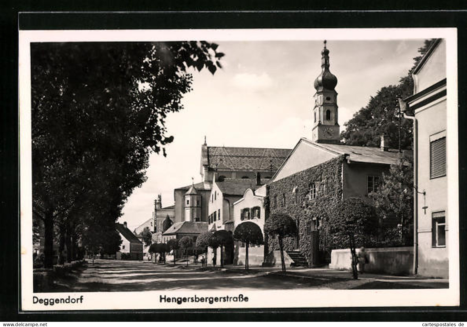 AK Deggendorf, Hengersbergerstrasse Mit Kirche  - Deggendorf