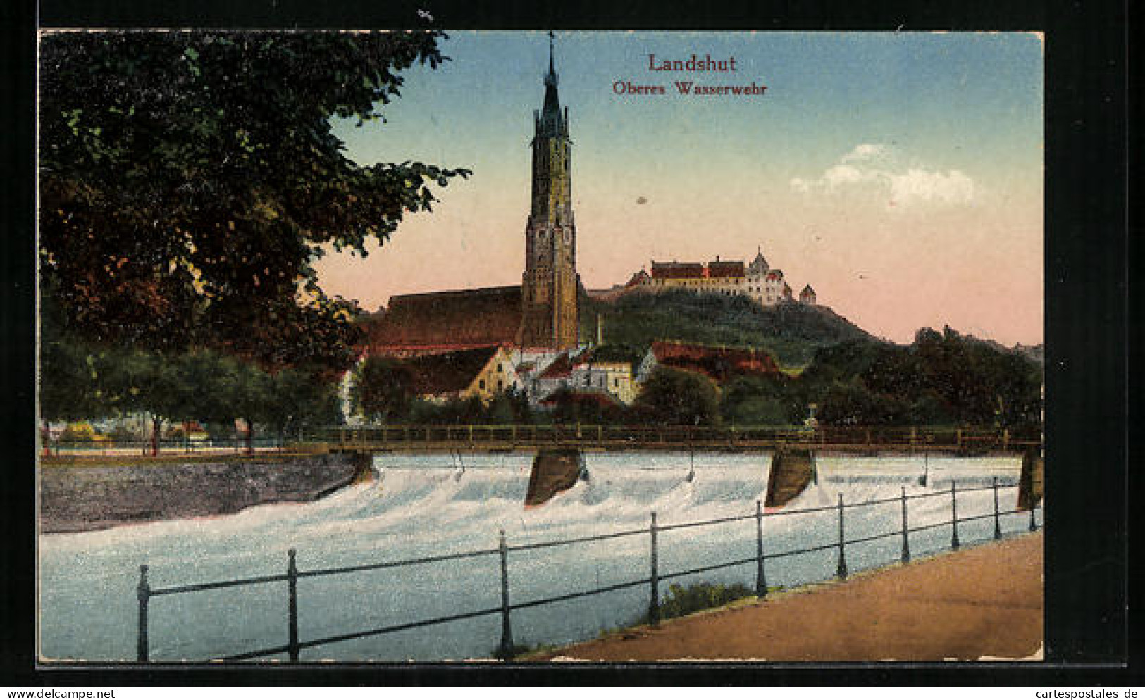 AK Landshut, Blick Auf Oberes Wasserwehr Vor Ort Und Kirche  - Landshut