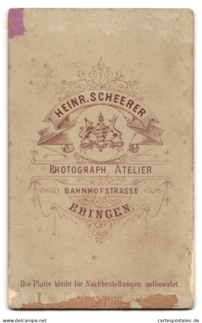 Fotografie Heinrich Scheerer, Ebingen, Bahnhofstrasse, Junger Mann Mit Mittelscheitel Und Zwirbelschnauzer  - Anonyme Personen