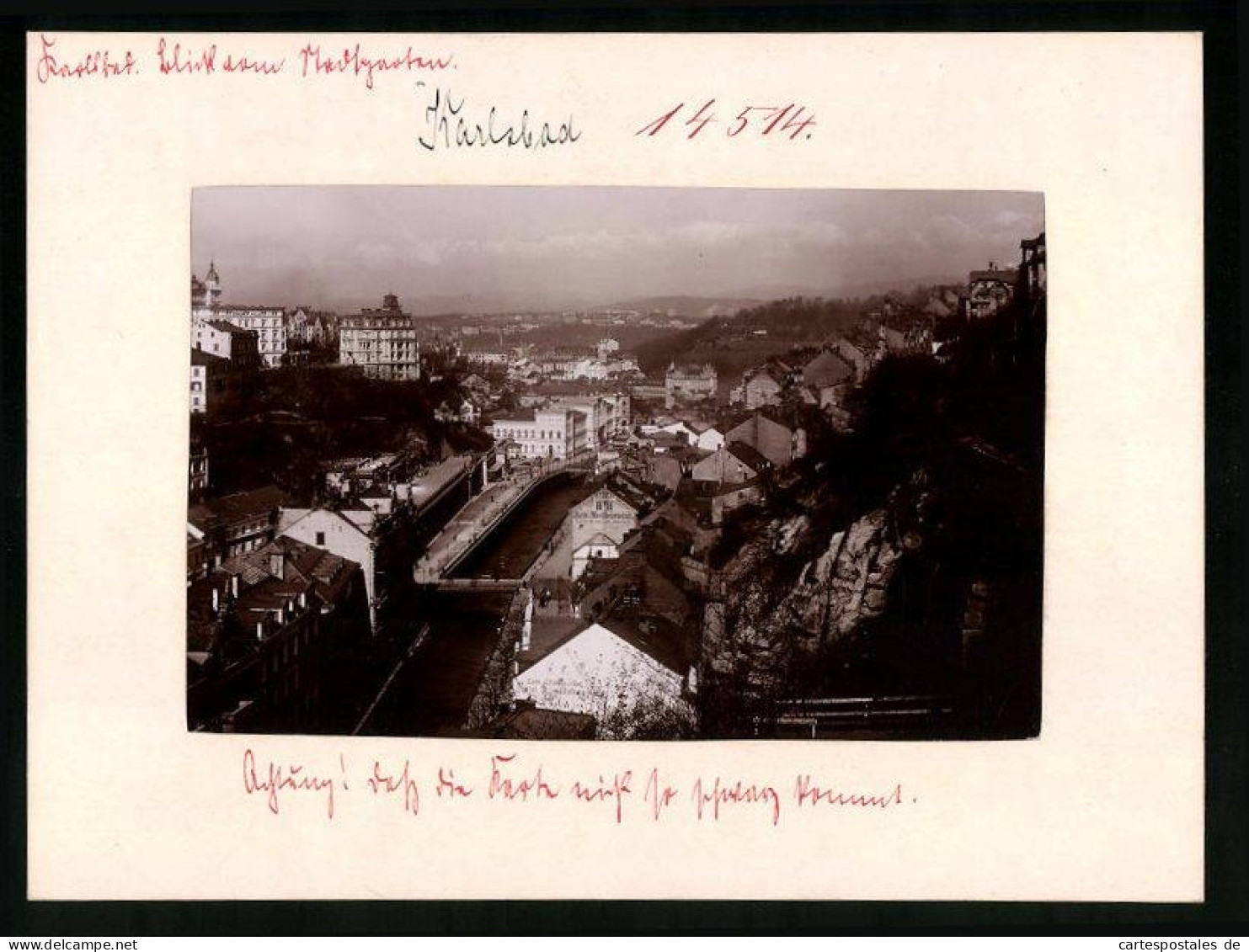 Fotografie Brück & Sohn Meissen, Ansicht Karlsbad, Blick Auf Die Collonade Mit Bankhaus Wiener  - Places