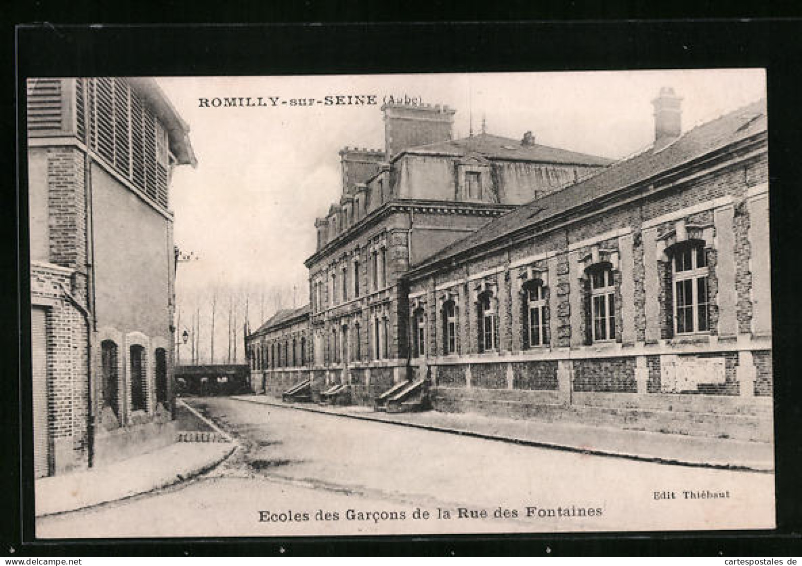 CPA Romilly-sur-Seine, Ecoles Des Garcons De La Rue Des Fontaines  - Romilly-sur-Seine