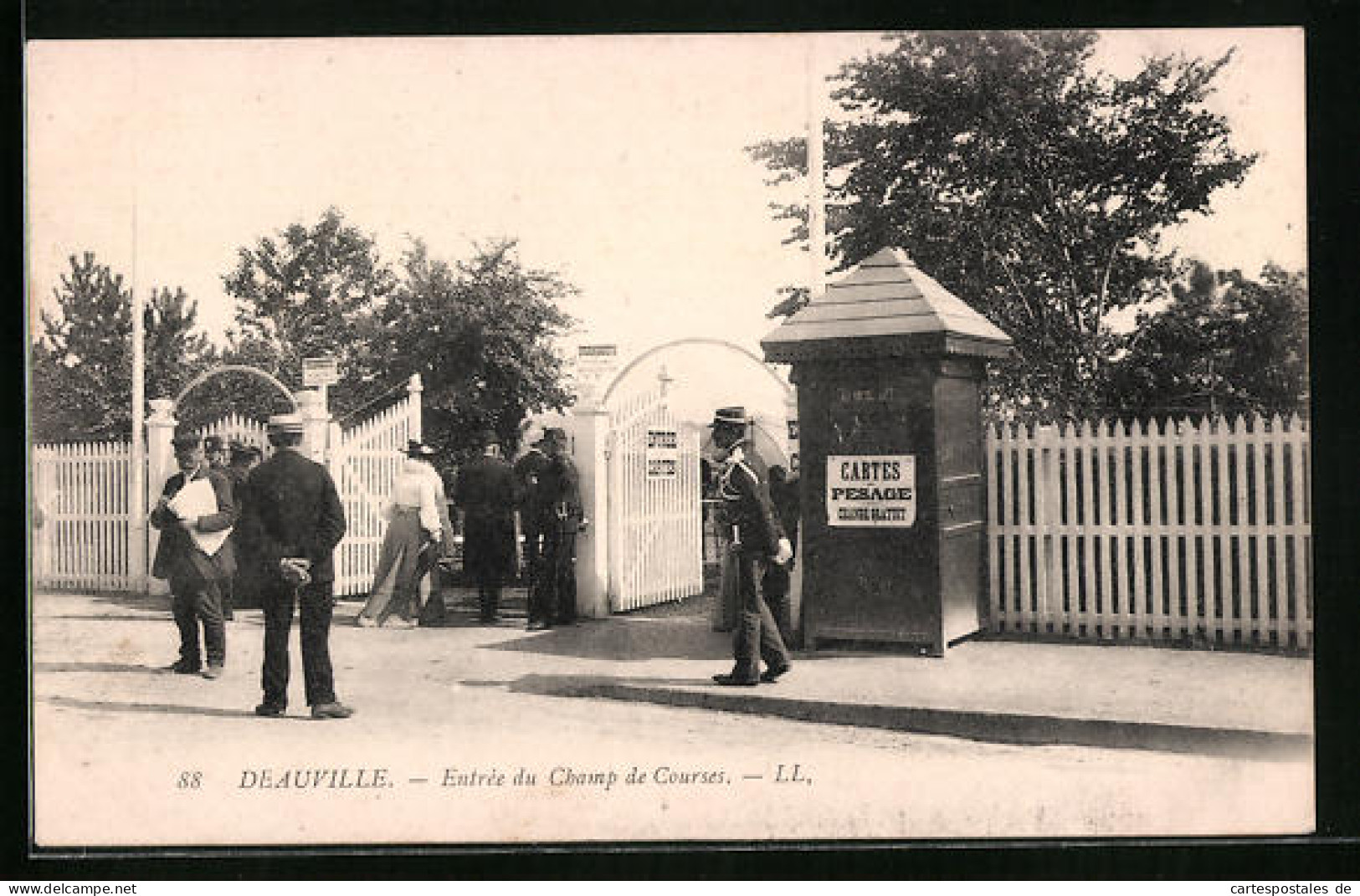 CPA Deauville, Entree Du Champ De Courses  - Deauville