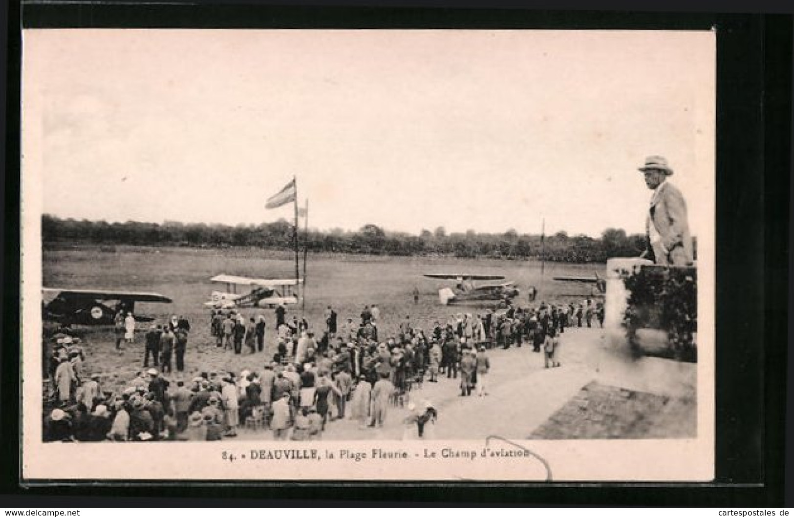 CPA Deauville, Plage Fleurie - Le Champ D`aviation  - Deauville