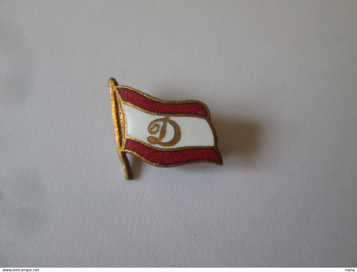 Romania Football Insigne De Revers/lapel Badge:Dinamo Bucuresti Around 1970 - Voetbal