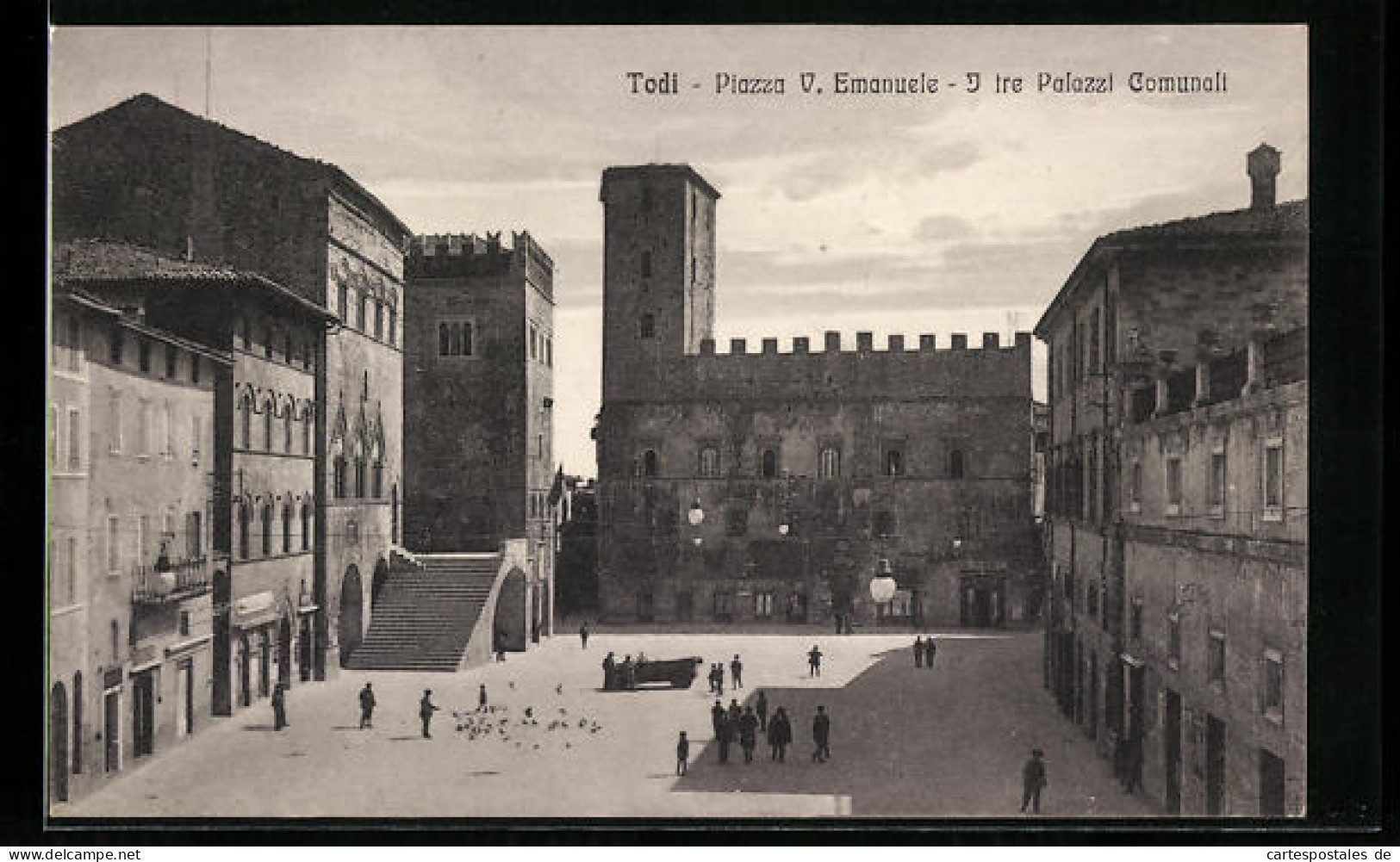 Cartolina Todi, Piazza V. Emanuele, I Tre Palazzi Comunali  - Autres & Non Classés