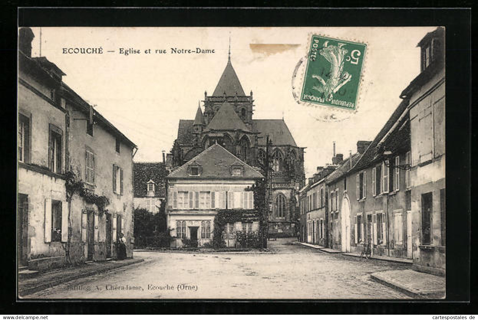 CPA Ecouché, Eglise Et Rue Notre-Dame  - Sonstige & Ohne Zuordnung