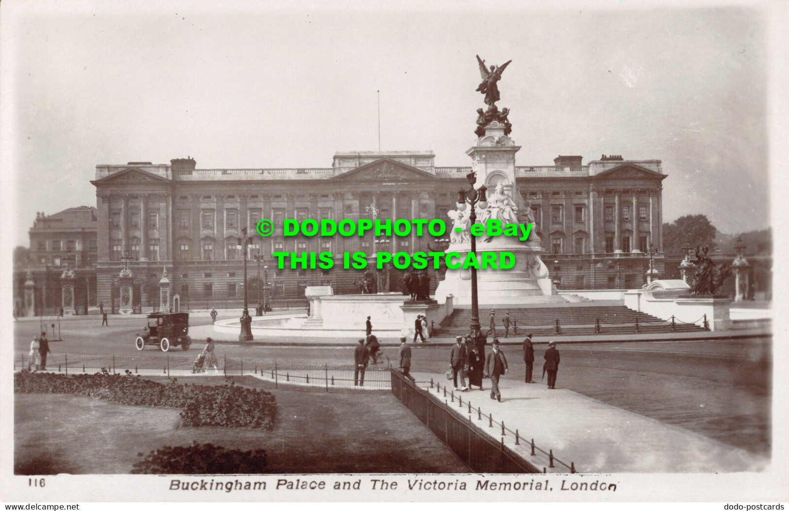 R502198 London. Buckingham Palace And The Victoria Memorial. The Regent Publishi - Autres & Non Classés
