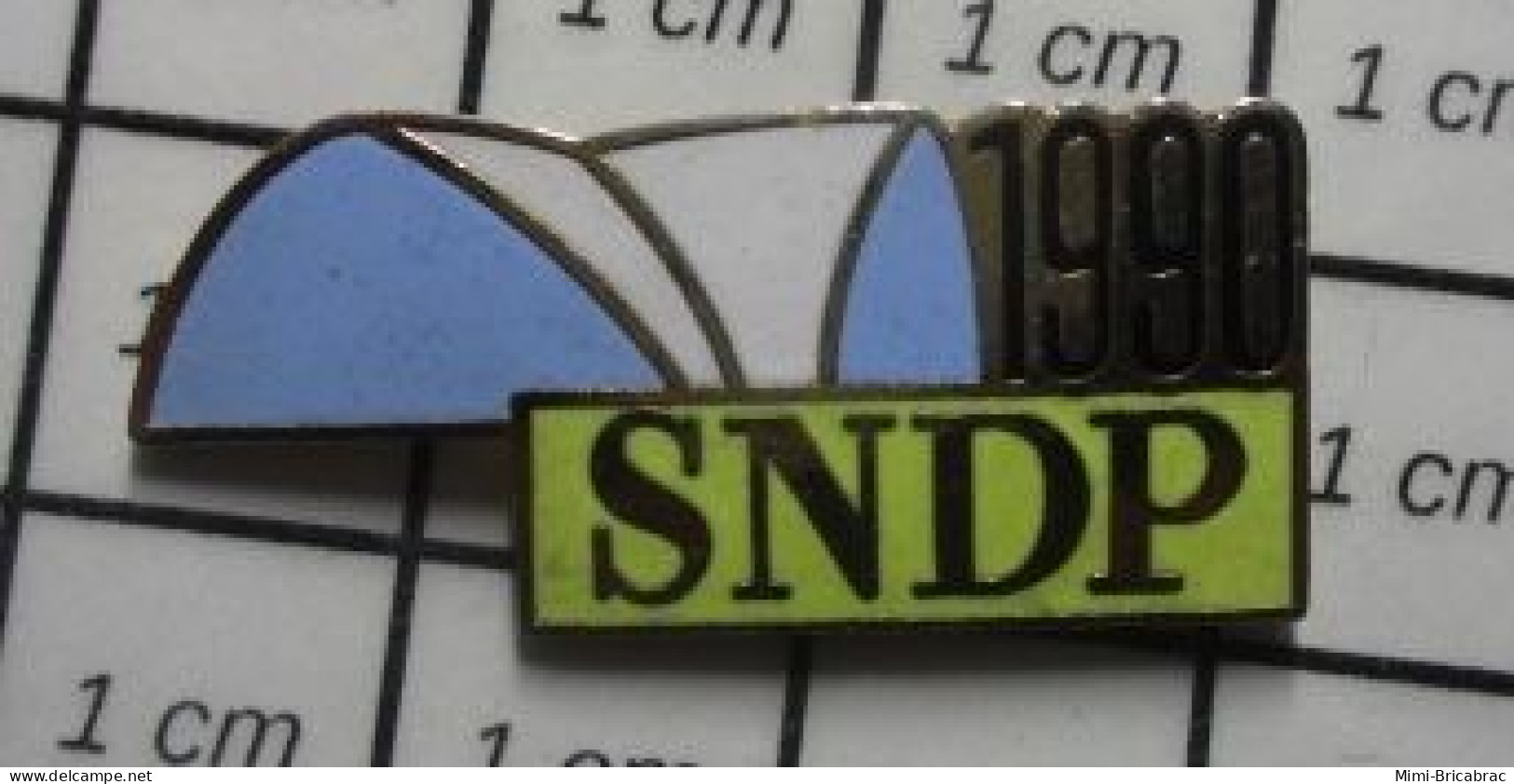 912B Pin's Pins / Beau Et Rare / MARQUES / SNDP 1990 - Marcas Registradas