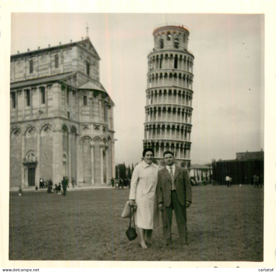 PHOTO Souvenir Devant La Tour De PISE En Mai 1964  - Ohne Zuordnung