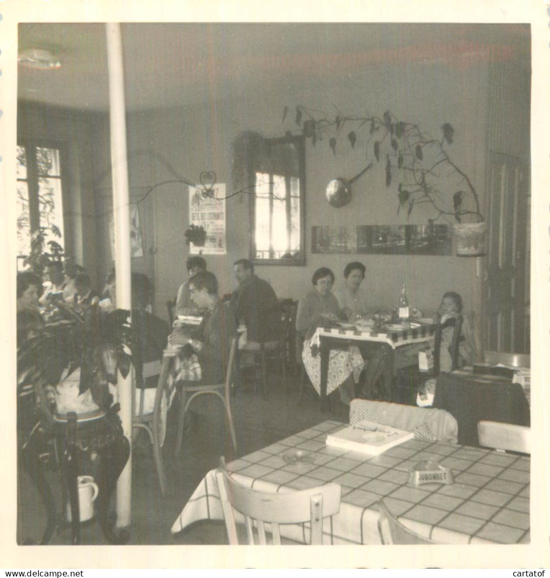 Salle Du Restaurant Du VERNET (63) En Aout 1964 - Unclassified