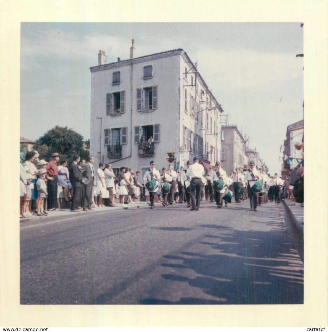 Festival De Musique ISSOIRE 1964 . Défilé .  - Non Classés