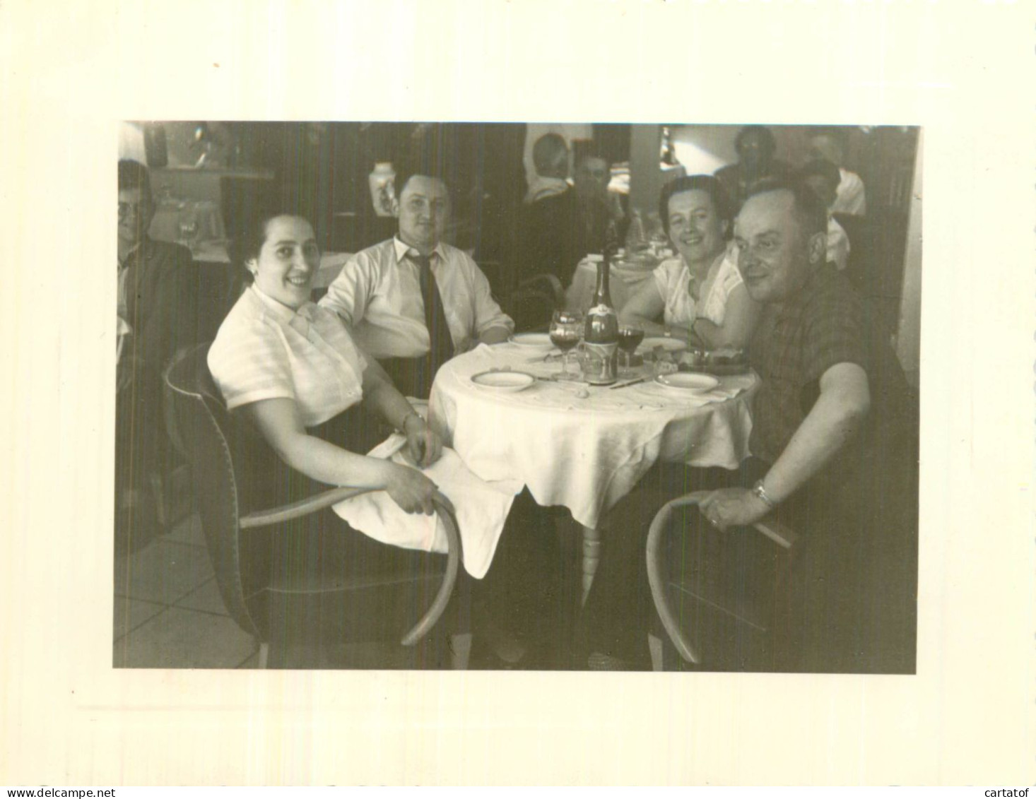 à La Terrasse Du Restaurant LE PETIT LOUVRE Sur La Canebère MARSEILLE 1958 - Non Classificati
