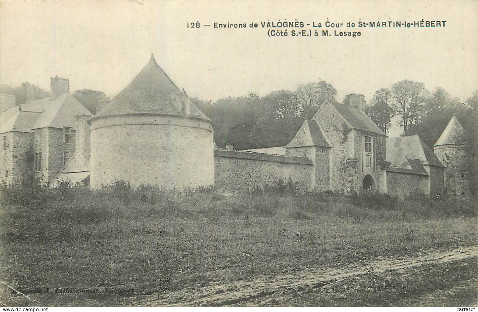 VALOGNES .  La Cour De St-Martin Le Hébert .  - Valognes