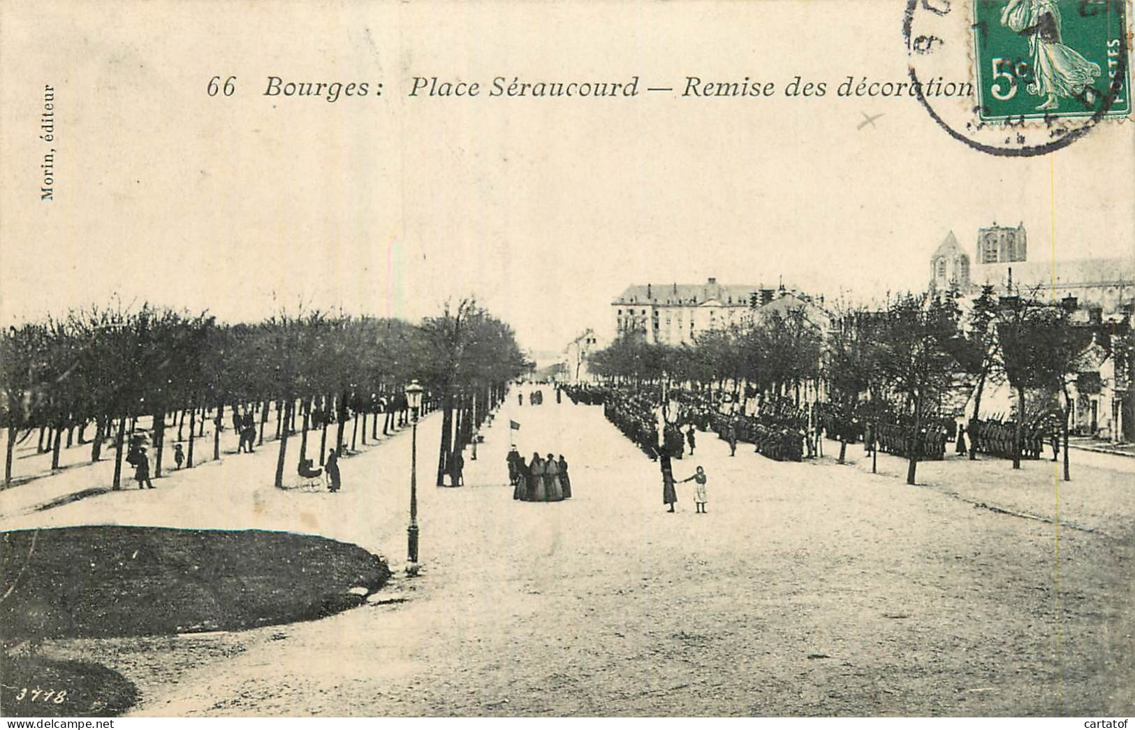 BOURGES .  Place Séraucourd .  Remise Des Décorations - Bourges