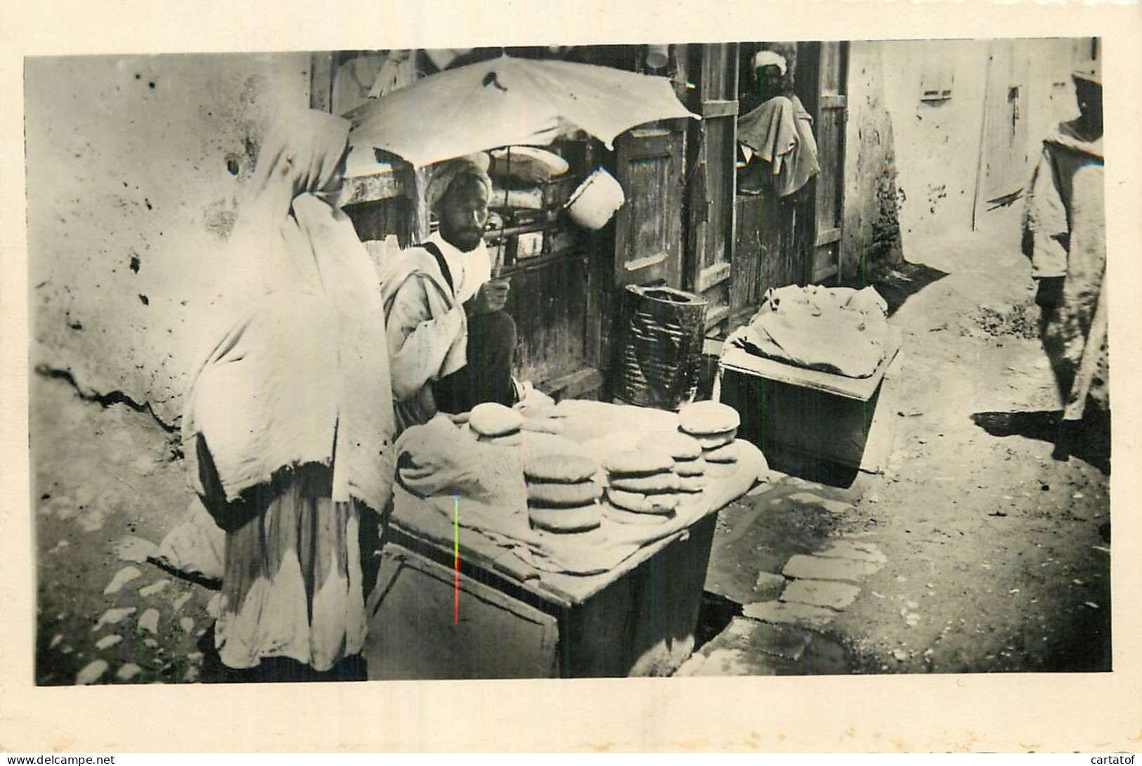 Scènes Et Types . Le Marchand De Pain( MAROC ) - Andere & Zonder Classificatie