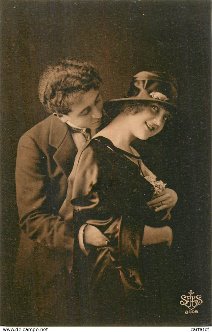 Jeune COUPLE . CPA Hérald SPES 8009 - Autres & Non Classés