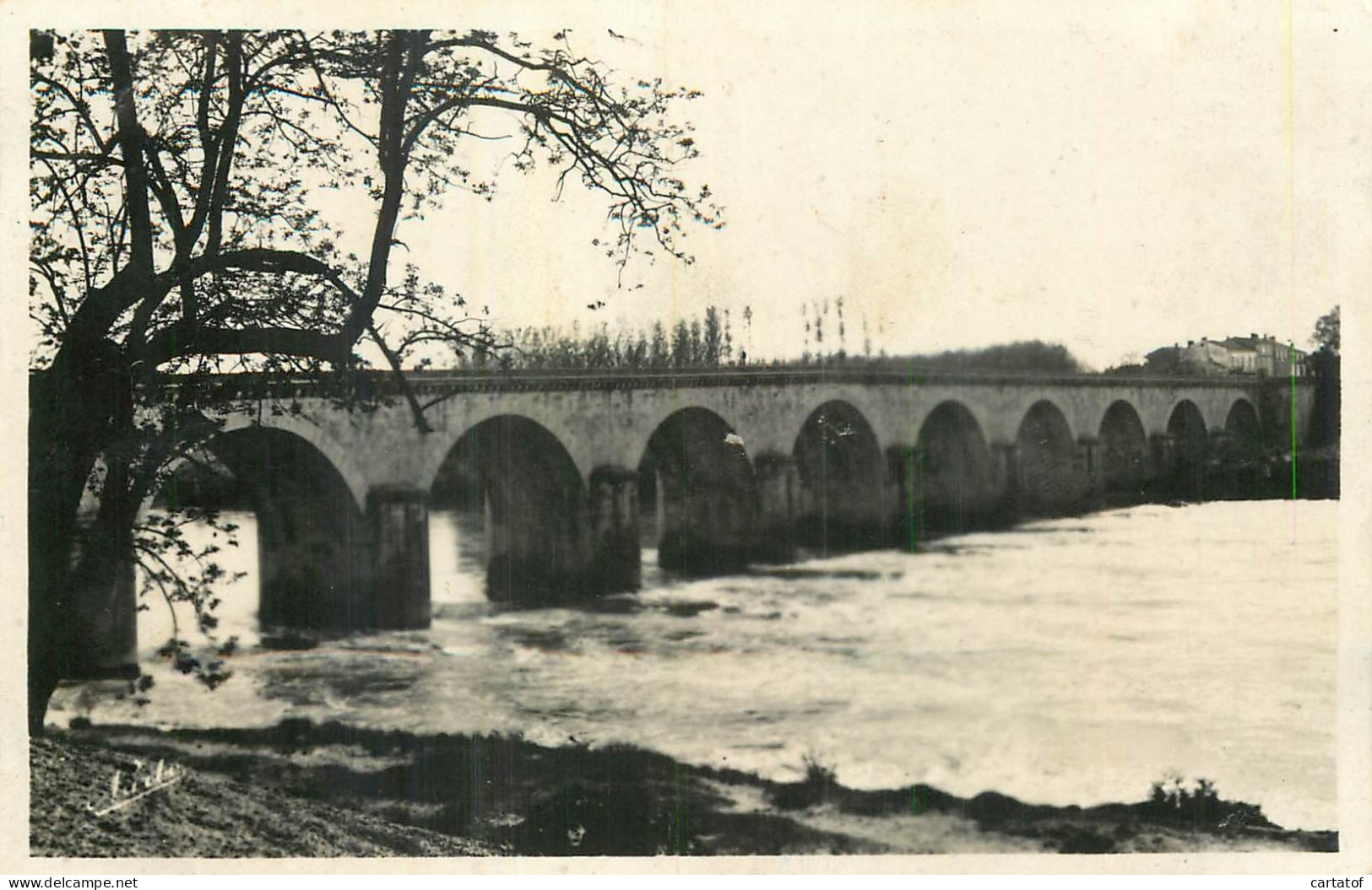 AGEN . Le Pont Canal - Agen