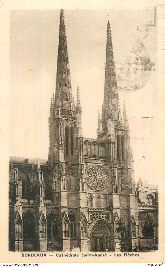 BORDEAUX . Cathédrale St-André . Les Flèches . - Bordeaux