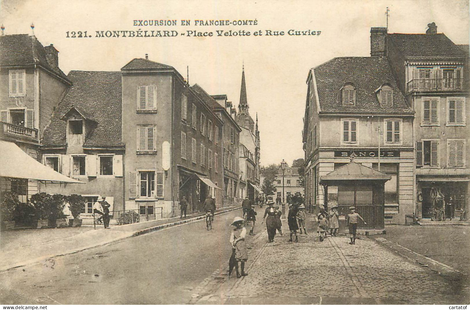 MONTBELIARD . Place Velotte Et Rue Cuvier . CPA Animée  - Montbéliard