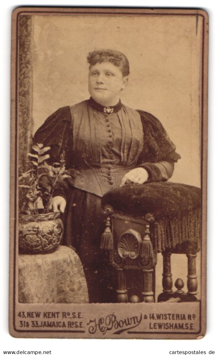 Photo H. Bown, Lewisham /Kent, 14, Wisteria Road, Junge Dame In Zeitgenössischer Kleidung  - Personnes Anonymes