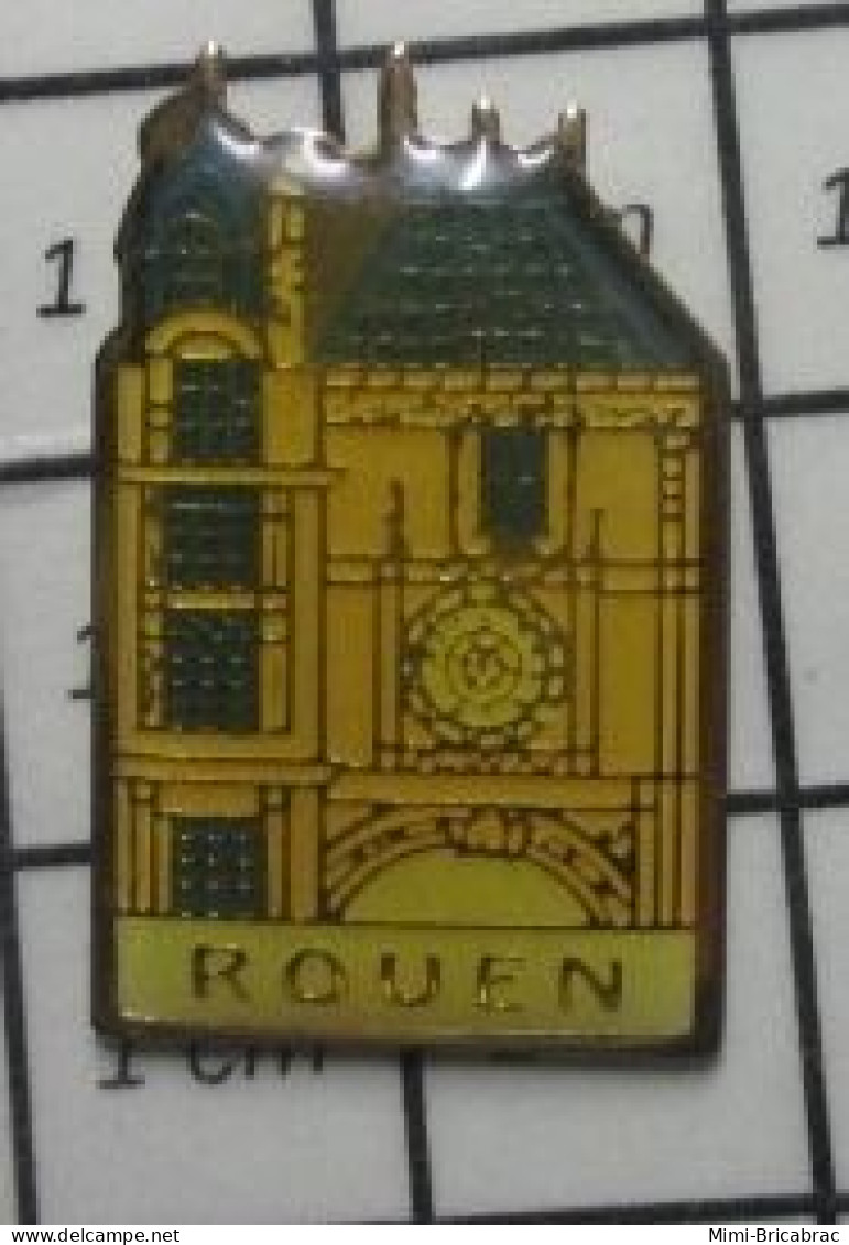 912B Pin's Pins / Beau Et Rare / VILLES / Le Gros-Horloge Est L'un Des Monuments Emblématiques De La Ville De Rouen - Villes