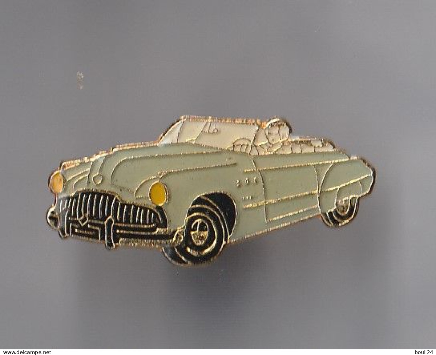 PIN'S THEME VOITURE  AMERICAINE  TYPE CADILLAC  VERTE - Autres & Non Classés