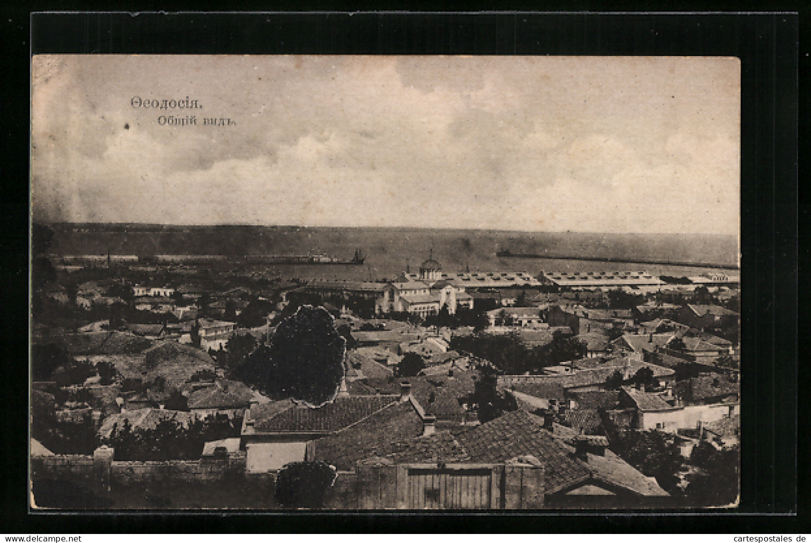 AK Feodossija /Krim, Gesamtansicht Des Ortes Mit Hafen  - Ukraine